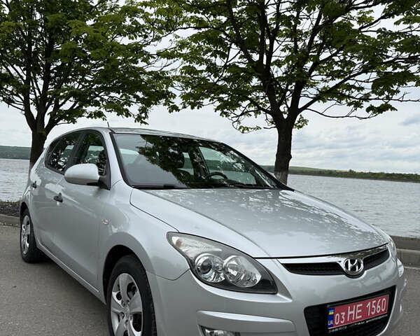 Серый Хендай i30, объемом двигателя 1.59 л и пробегом 173 тыс. км за 5950 $, фото 4 на Automoto.ua