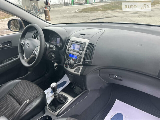 Сірий Хендай i30, об'ємом двигуна 2 л та пробігом 149 тис. км за 6900 $, фото 31 на Automoto.ua