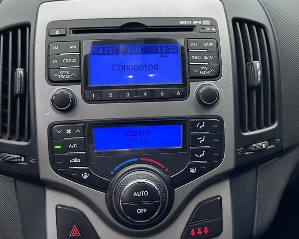 Сірий Хендай i30, об'ємом двигуна 1.99 л та пробігом 263 тис. км за 6300 $, фото 11 на Automoto.ua