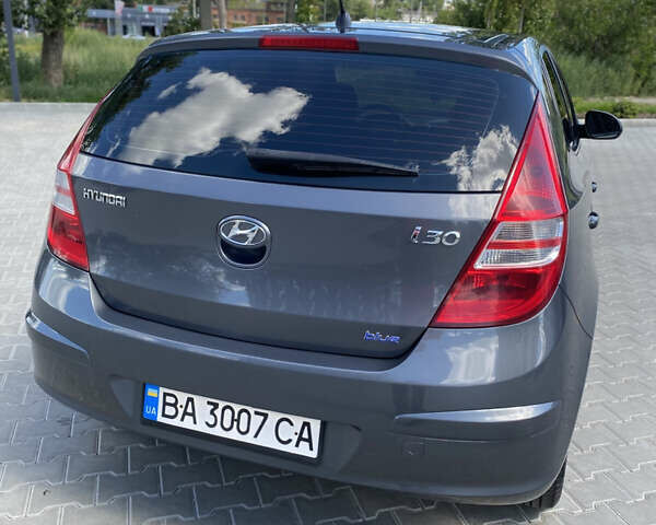 Сірий Хендай i30, об'ємом двигуна 1.4 л та пробігом 195 тис. км за 6700 $, фото 3 на Automoto.ua
