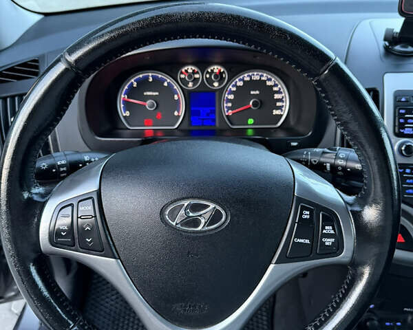Хендай i30 2009 в Тернополе на Automoto.ua Серый Хендай i30, объемом двигателя 1.59 л и пробегом 240 тыс. км за 7000 $, фото 10 на Automoto.ua
