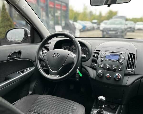 Серый Хендай i30, объемом двигателя 1.4 л и пробегом 201 тыс. км за 6800 $, фото 15 на Automoto.ua