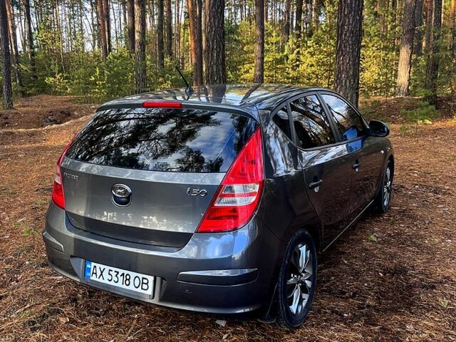 Серый Хендай i30, объемом двигателя 1.4 л и пробегом 242 тыс. км за 4700 $, фото 6 на Automoto.ua