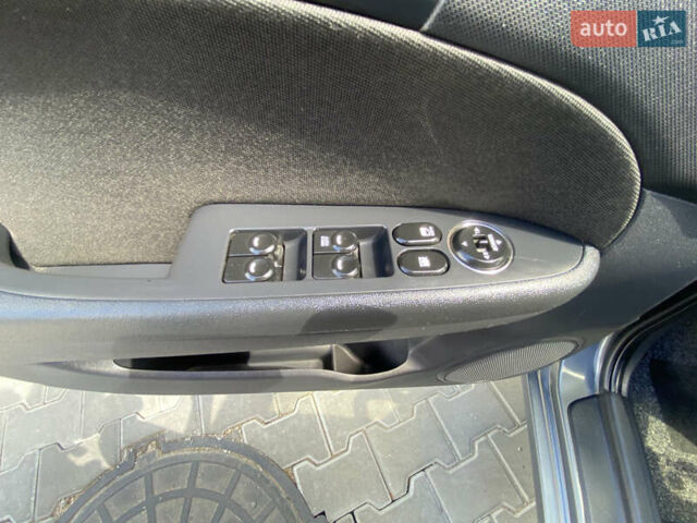 Сірий Хендай i30, об'ємом двигуна 1.4 л та пробігом 195 тис. км за 6700 $, фото 9 на Automoto.ua