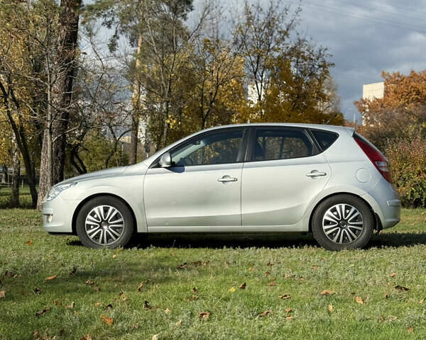 Хендай i30 2009 в Киеве на Automoto.ua Серый Хендай i30, объемом двигателя 1.59 л и пробегом 181 тыс. км за 6500 $, фото 11 на Automoto.ua
