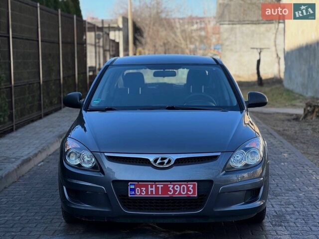 Серый Хендай i30, объемом двигателя 1.6 л и пробегом 163 тыс. км за 6300 $, фото 4 на Automoto.ua