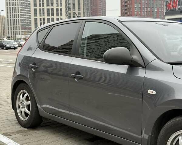 Хендай i30 2009 в Днепре (Днепропетровске) на Automoto.ua Серый Хендай i30, объемом двигателя 1.4 л и пробегом 222 тыс. км за 5200 $, фото 2 на Automoto.ua