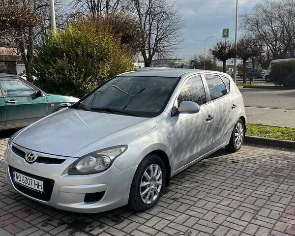 Серый Хендай i30, объемом двигателя 1.4 л и пробегом 254 тыс. км за 4999 $, фото 5 на Automoto.ua