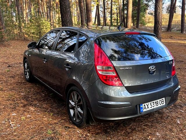 Серый Хендай i30, объемом двигателя 1.4 л и пробегом 242 тыс. км за 4700 $, фото 5 на Automoto.ua