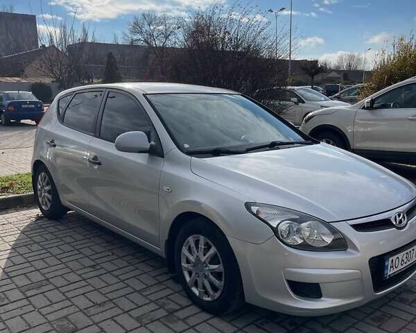 Серый Хендай i30, объемом двигателя 1.4 л и пробегом 254 тыс. км за 4999 $, фото 8 на Automoto.ua