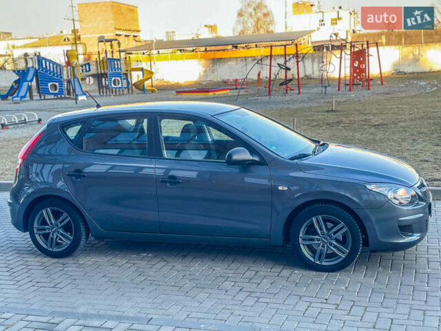 Серый Хендай i30, объемом двигателя 1.4 л и пробегом 167 тыс. км за 6650 $, фото 2 на Automoto.ua