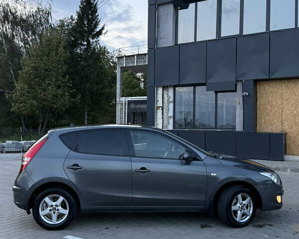 Хендай i30 2009 в Тернополе на Automoto.ua Серый Хендай i30, объемом двигателя 1.59 л и пробегом 240 тыс. км за 7000 $, фото 8 на Automoto.ua
