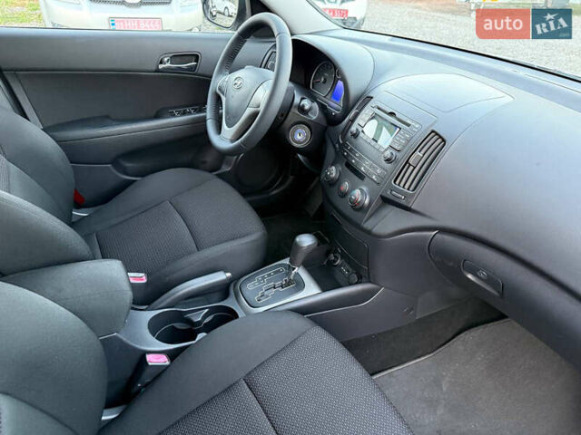 Серый Хендай i30, объемом двигателя 1.6 л и пробегом 235 тыс. км за 7999 $, фото 18 на Automoto.ua