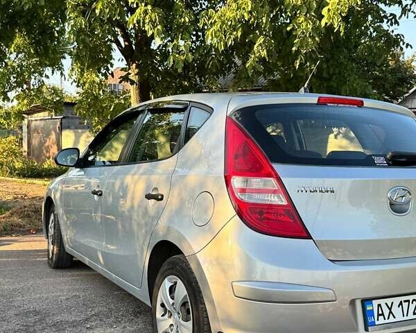 Сірий Хендай i30, об'ємом двигуна 1.4 л та пробігом 222 тис. км за 5850 $, фото 8 на Automoto.ua