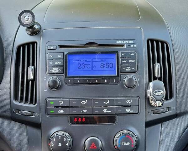 Сірий Хендай i30, об'ємом двигуна 1.4 л та пробігом 222 тис. км за 5850 $, фото 1 на Automoto.ua