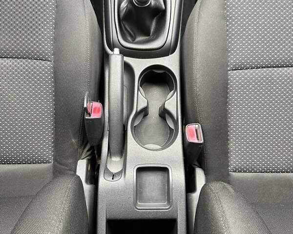 Серый Хендай i30, объемом двигателя 1.4 л и пробегом 201 тыс. км за 6800 $, фото 28 на Automoto.ua