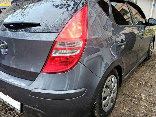Серый Хендай i30, объемом двигателя 1.6 л и пробегом 230 тыс. км за 7800 $, фото 6 на Automoto.ua