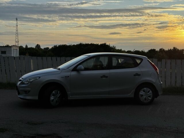 Серый Хендай i30, объемом двигателя 1.6 л и пробегом 250 тыс. км за 4999 $, фото 8 на Automoto.ua