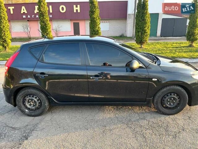 Серый Хендай i30, объемом двигателя 1.4 л и пробегом 228 тыс. км за 6500 $, фото 3 на Automoto.ua