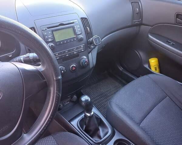 Сірий Хендай i30, об'ємом двигуна 1.4 л та пробігом 203 тис. км за 5800 $, фото 3 на Automoto.ua