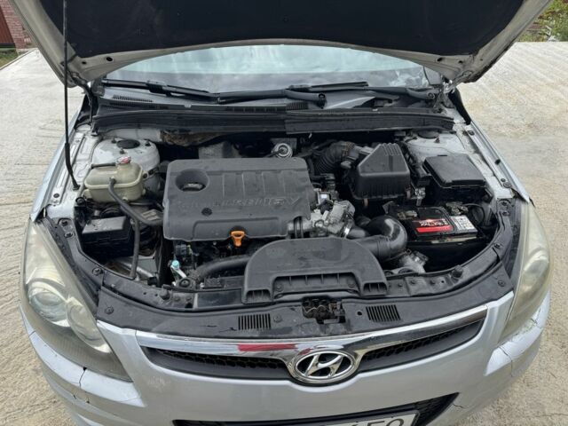 Серый Хендай i30, объемом двигателя 1.6 л и пробегом 199 тыс. км за 3500 $, фото 4 на Automoto.ua