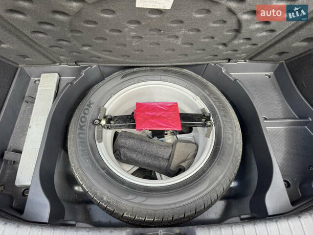 Серый Хендай i30, объемом двигателя 1.6 л и пробегом 172 тыс. км за 9300 $, фото 9 на Automoto.ua