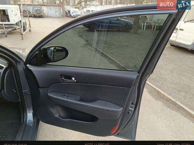 Серый Хендай i30, объемом двигателя 1.4 л и пробегом 178 тыс. км за 7400 $, фото 28 на Automoto.ua