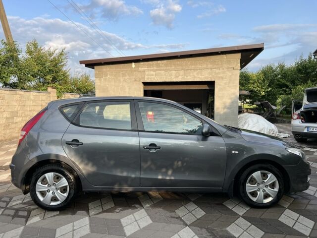Серый Хендай i30, объемом двигателя 1.6 л и пробегом 162 тыс. км за 7500 $, фото 3 на Automoto.ua