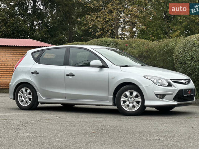 Серый Хендай i30, объемом двигателя 1.4 л и пробегом 126 тыс. км за 7400 $, фото 9 на Automoto.ua
