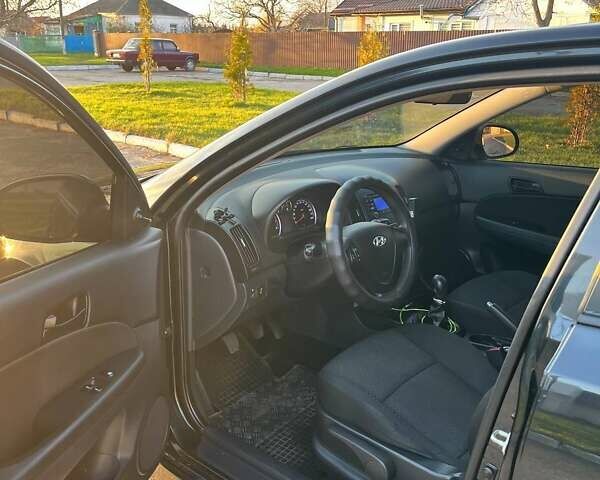 Серый Хендай i30, объемом двигателя 1.4 л и пробегом 228 тыс. км за 6500 $, фото 4 на Automoto.ua