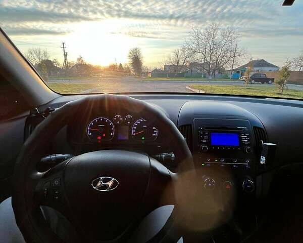 Серый Хендай i30, объемом двигателя 1.4 л и пробегом 228 тыс. км за 6500 $, фото 8 на Automoto.ua