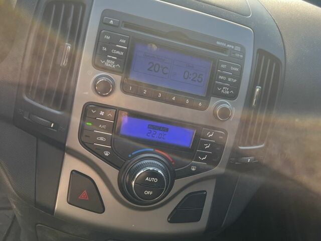 Серый Хендай i30, объемом двигателя 1.6 л и пробегом 199 тыс. км за 3500 $, фото 7 на Automoto.ua