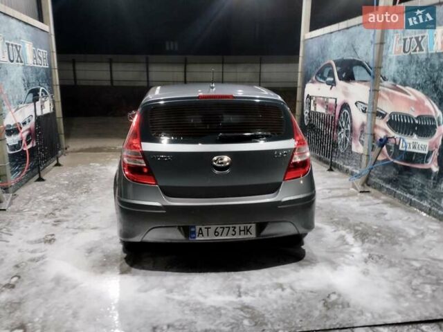 Серый Хендай i30, объемом двигателя 1.58 л и пробегом 274 тыс. км за 5400 $, фото 3 на Automoto.ua