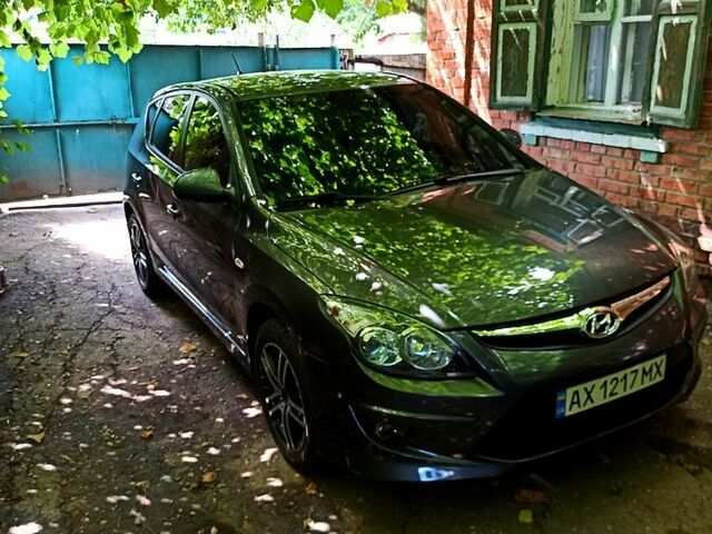 Сірий Хендай i30, об'ємом двигуна 1.4 л та пробігом 176 тис. км за 6600 $, фото 6 на Automoto.ua