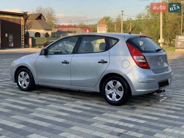Серый Хендай i30, объемом двигателя 1.6 л и пробегом 203 тыс. км за 5750 $, фото 2 на Automoto.ua