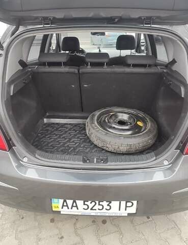 Серый Хендай i30, объемом двигателя 1.4 л и пробегом 162 тыс. км за 7000 $, фото 2 на Automoto.ua