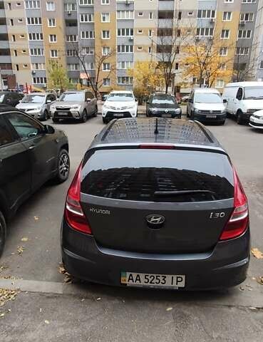 Серый Хендай i30, объемом двигателя 1.4 л и пробегом 162 тыс. км за 7000 $, фото 5 на Automoto.ua