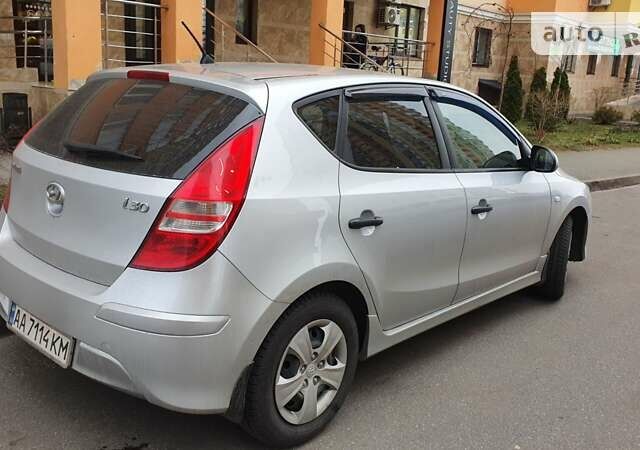 Сірий Хендай i30, об'ємом двигуна 1.59 л та пробігом 203 тис. км за 7300 $, фото 35 на Automoto.ua