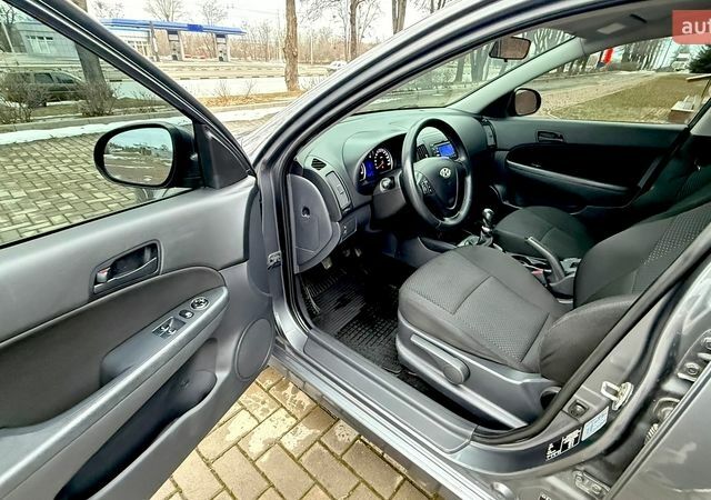 Серый Хендай i30, объемом двигателя 1.4 л и пробегом 160 тыс. км за 5400 $, фото 36 на Automoto.ua
