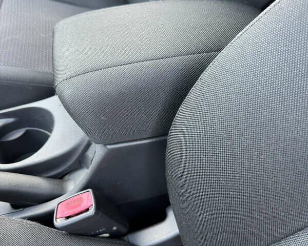 Серый Хендай i30, объемом двигателя 1.6 л и пробегом 172 тыс. км за 9300 $, фото 16 на Automoto.ua