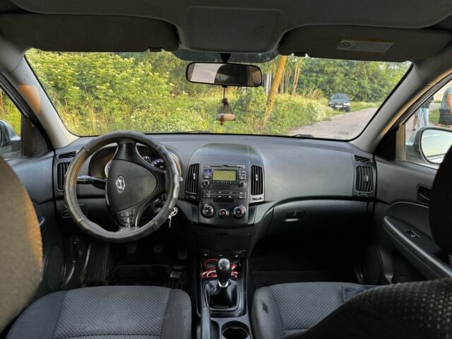 Серый Хендай i30, объемом двигателя 1.6 л и пробегом 250 тыс. км за 4999 $, фото 21 на Automoto.ua