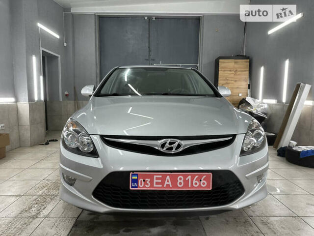 Сірий Хендай i30, об'ємом двигуна 1.6 л та пробігом 172 тис. км за 7800 $, фото 3 на Automoto.ua