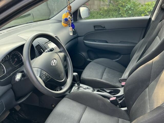 Серый Хендай i30, объемом двигателя 1.6 л и пробегом 162 тыс. км за 7200 $, фото 7 на Automoto.ua