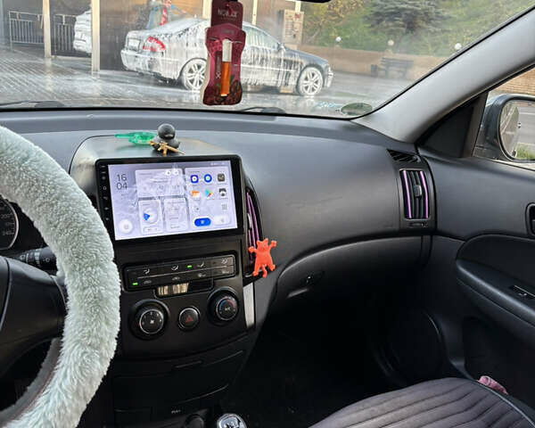 Серый Хендай i30, объемом двигателя 1.4 л и пробегом 222 тыс. км за 6000 $, фото 10 на Automoto.ua