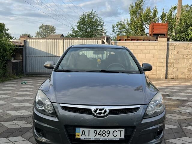 Серый Хендай i30, объемом двигателя 1.6 л и пробегом 162 тыс. км за 7500 $, фото 1 на Automoto.ua
