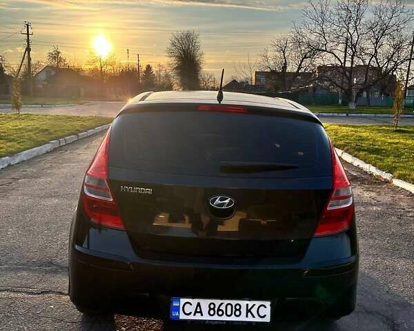 Серый Хендай i30, объемом двигателя 1.4 л и пробегом 228 тыс. км за 6500 $, фото 1 на Automoto.ua