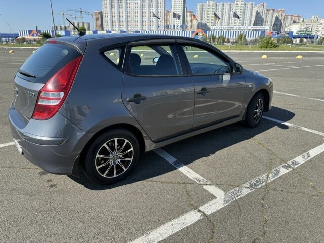 Серый Хендай i30, объемом двигателя 1.6 л и пробегом 187 тыс. км за 7100 $, фото 3 на Automoto.ua