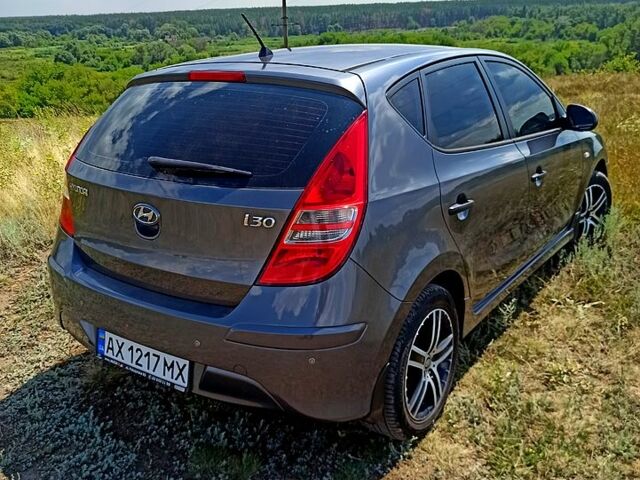 Сірий Хендай i30, об'ємом двигуна 1.4 л та пробігом 176 тис. км за 6600 $, фото 2 на Automoto.ua