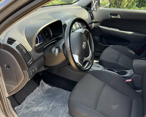 Серый Хендай i30, объемом двигателя 1.6 л и пробегом 172 тыс. км за 9300 $, фото 18 на Automoto.ua