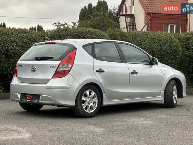 Серый Хендай i30, объемом двигателя 1.4 л и пробегом 126 тыс. км за 7400 $, фото 10 на Automoto.ua